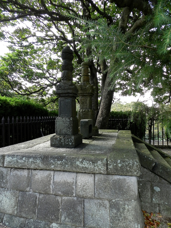 Monument to Miura Anjin and wife Magome Oyuki.