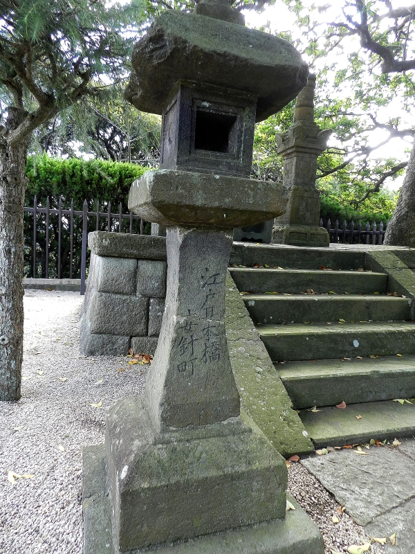 Monument to Miura Anjin and wife Magome Oyuki.