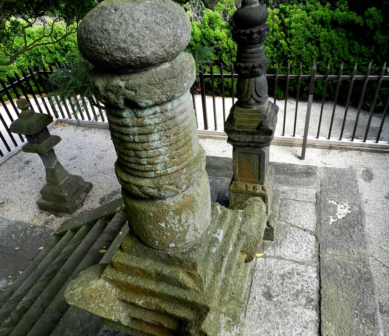 Monument to Miura Anjin and wife Magome Oyuki.