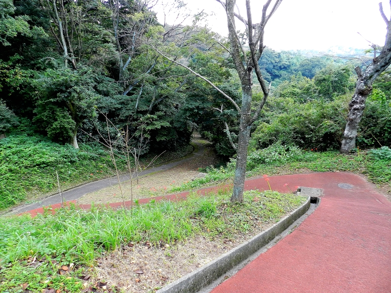 Tsukayama Park walking trail toward Anjinzuka.